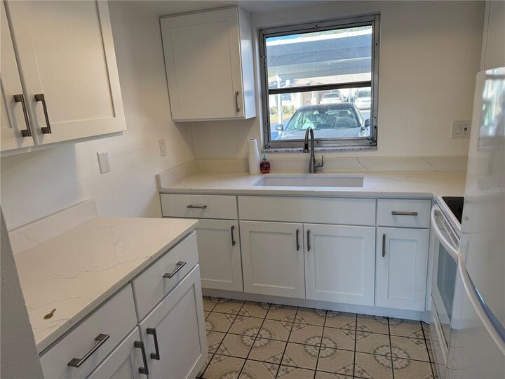 Property Photo: 2826 Swifton Drive 114 FL 34231