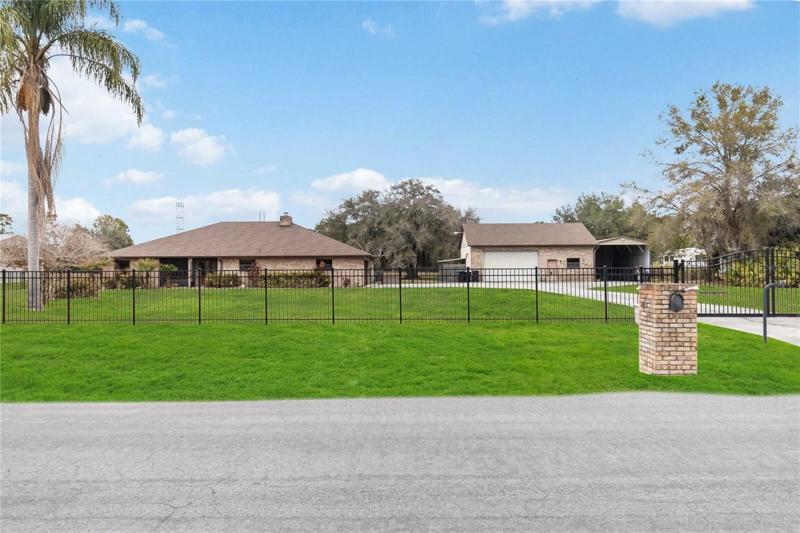Property Photo:  18711 Northcliff Street  FL 32833 