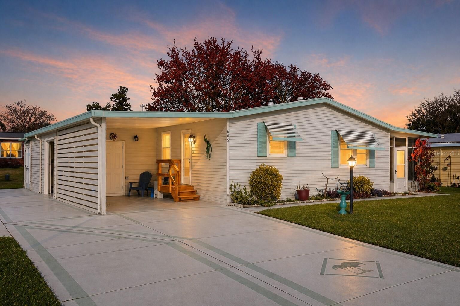 Property Photo: 605 Rainbow Boulevard FL 32159