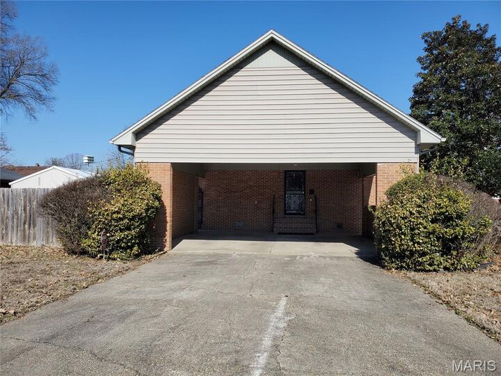 Property Photo:  100 N Clayton Street  MO 63834 