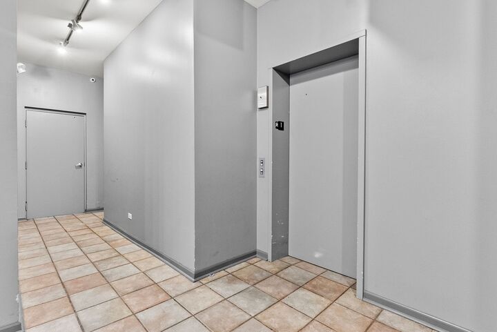 Property Photo:  2236 W Armitage Avenue 403  IL 60647 
