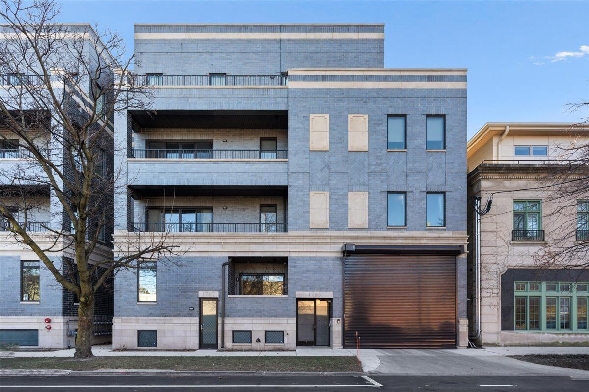 Property Photo:  1767 W Rosehill Drive 403  IL 60660 