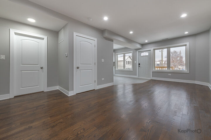 Property Photo:  3044 W Irving Park Road 2  IL 60618 