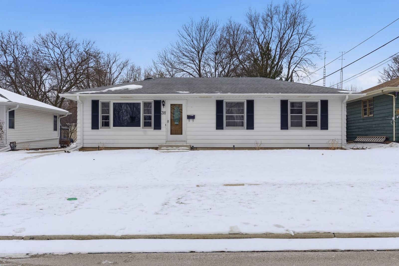 Property Photo:  311 Crescent Drive  IL 60178 