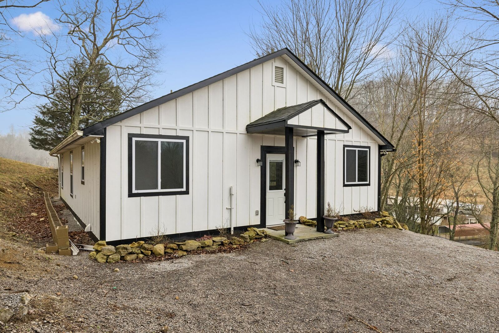 Property Photo: 2210 Blackburn Hollow Rd TN 37047