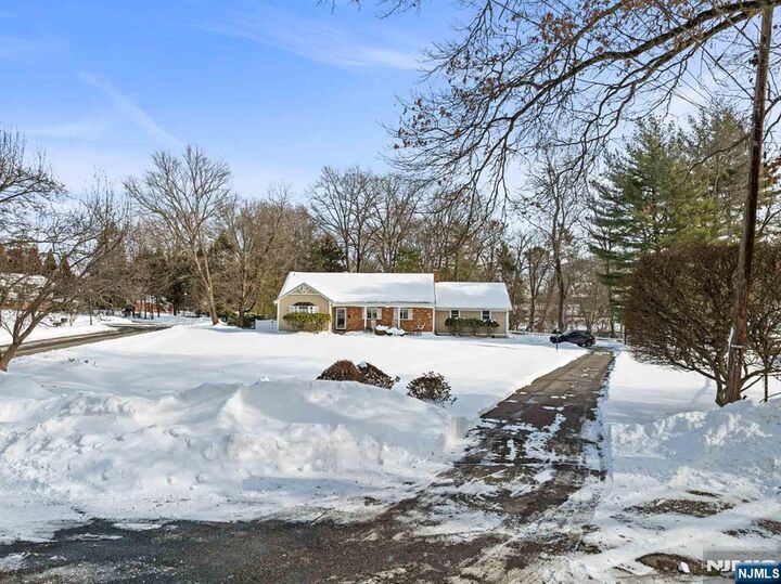 Property Photo:  2 Overbrook Place  NJ 07642 