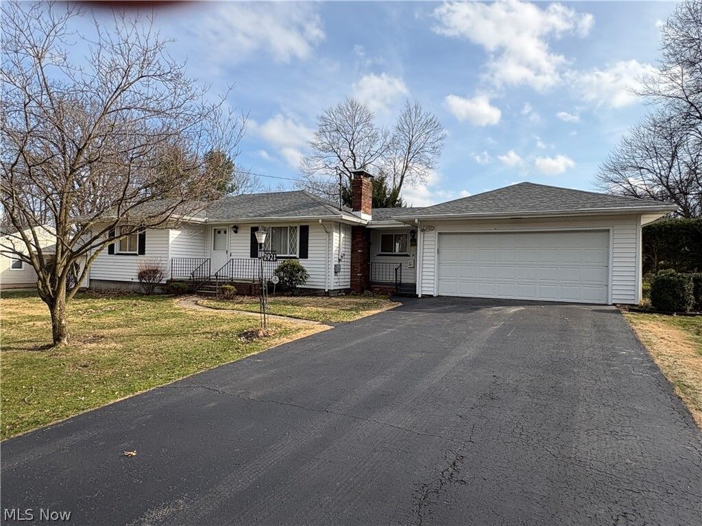 Property Photo:  2921 Decamp Road  OH 44511 