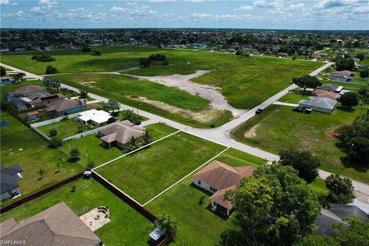 Property Photo:  1030 NE 3rd Ave  FL 33909 
