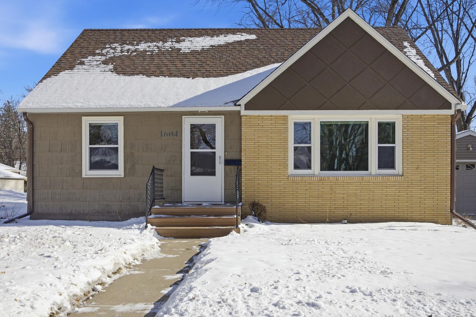 Property Photo:  1604 Ives Avenue N  MN 55336 