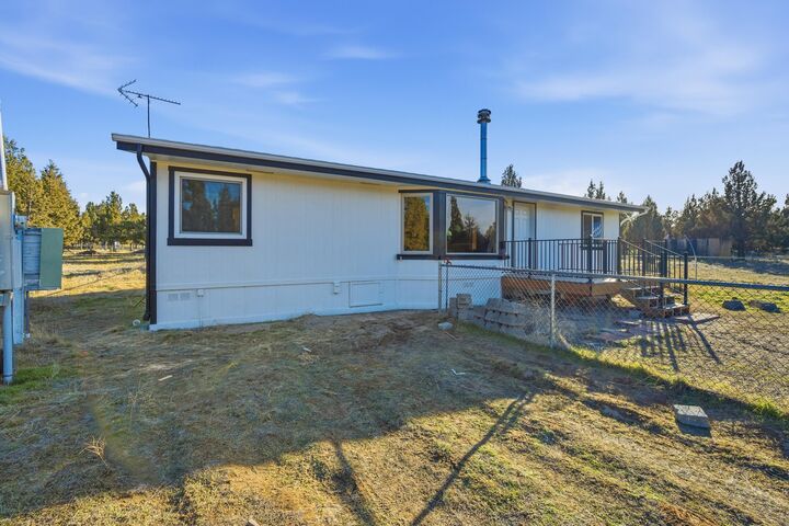 Property Photo:  3476 SE Umatilla Loop  OR 97754 