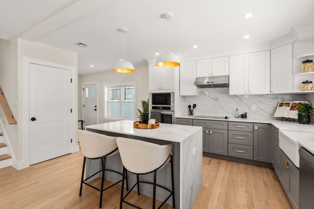 Property Photo:  22 Morton St 22  MA 02472 