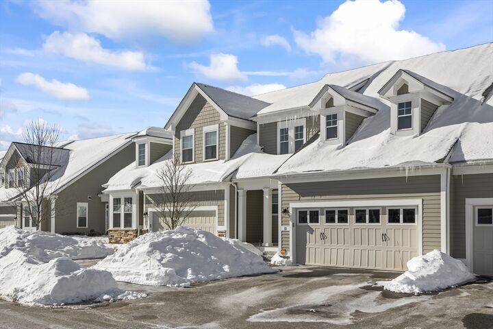 Property Photo:  11 Farmstead Lane 11  MA 01776 