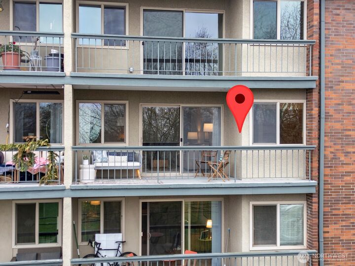 Property Photo:  732  11th Avenue E 304  WA 98102 