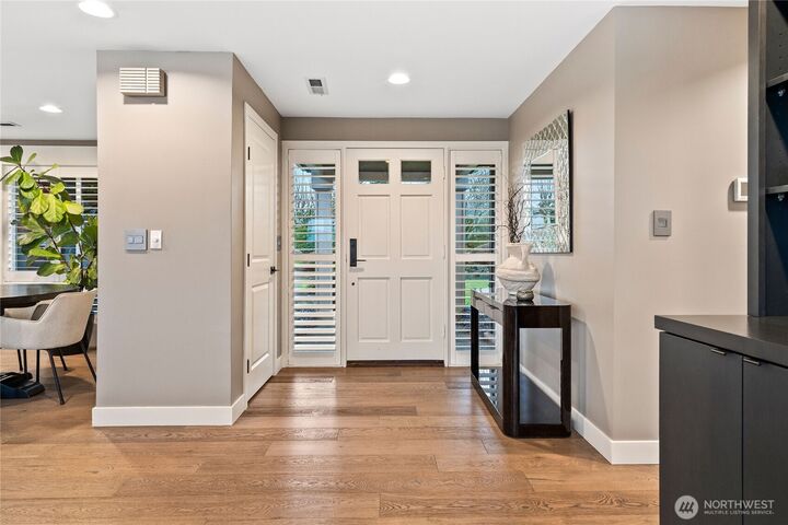 Property Photo:  9829  Hilltop Road  WA 98004 