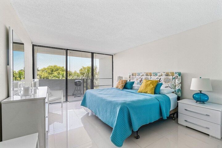 Property Photo:  1830 Embassy Drive 401  FL 33401 