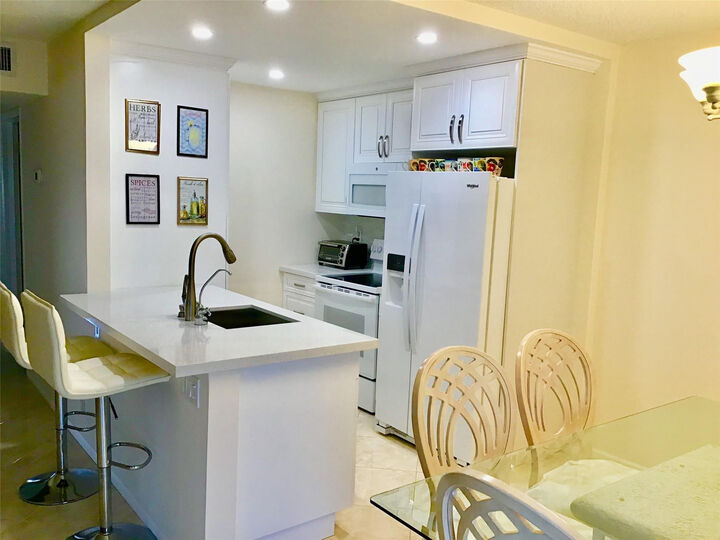 Property Photo:  3026 Exeter B 3026  FL 33434 