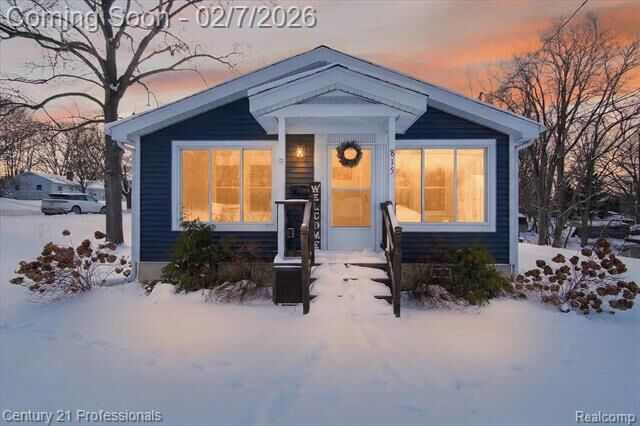 Property Photo:  815 E Argyle Street  MI 49202 