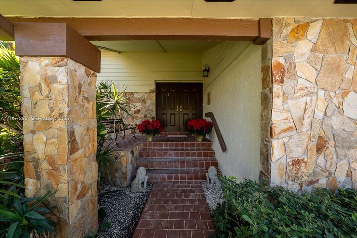 Property Photo:  15552 SW 48th St  FL 33185 
