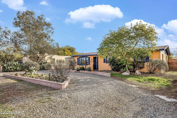 Property Photo:  702 N Irving Circle  AZ 85711 