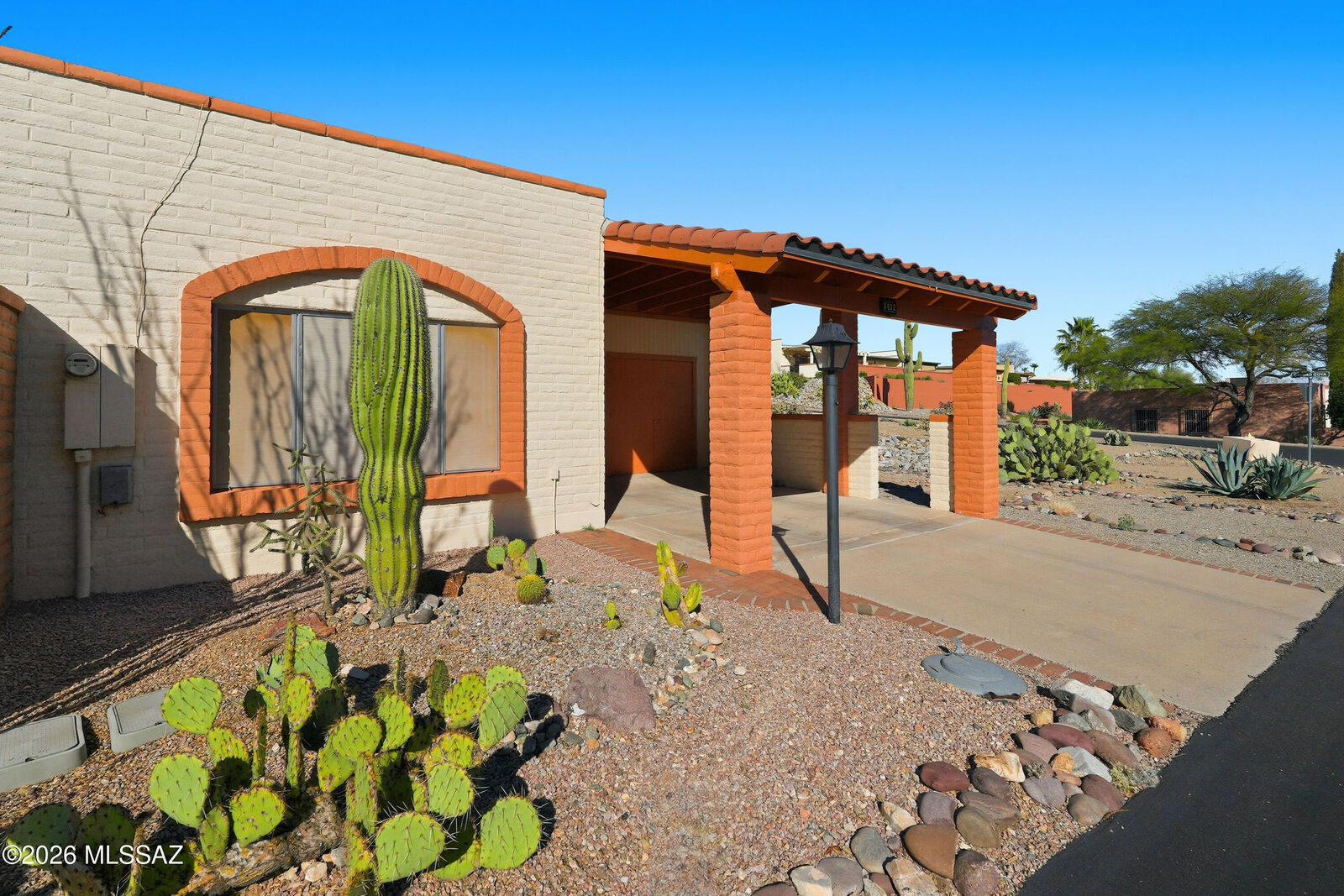 Property Photo:  1432 W Camino Alicante  AZ 85622 