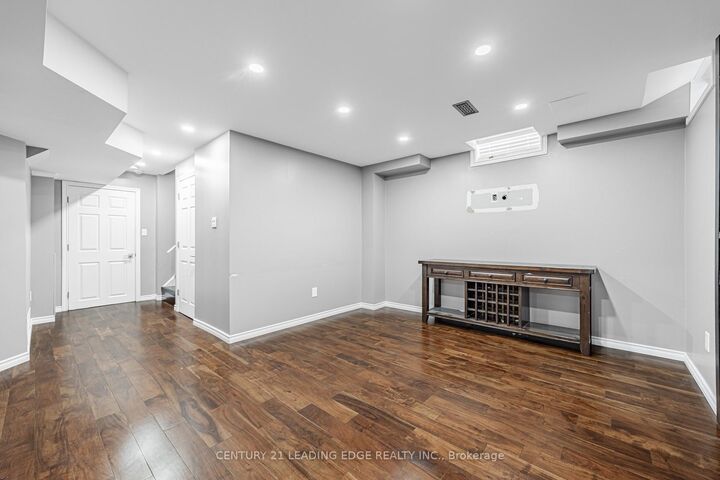 Property Photo: 98 Erskine Drive Lower ON L1B 1G9