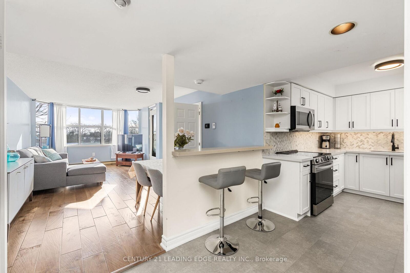 Photo de la propriété: 2199 Sixth Line 206 ON L6H 5V3