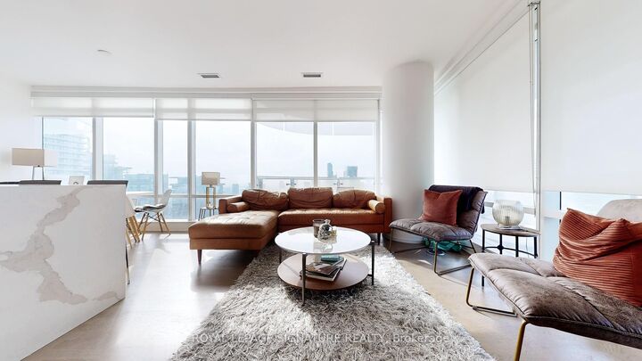 Property Photo:  1 Bloor Street E 4406  ON M4W 0A8 