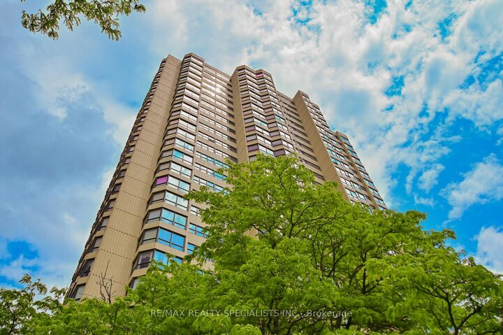 Property Photo: 8 Lisa Street 1901 ON L6T 4S6