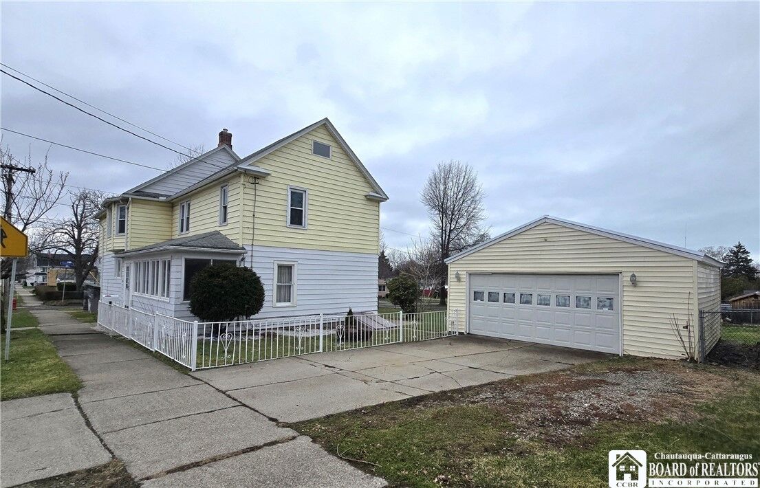 Property Photo:  250 Townsend Street  NY 14048 