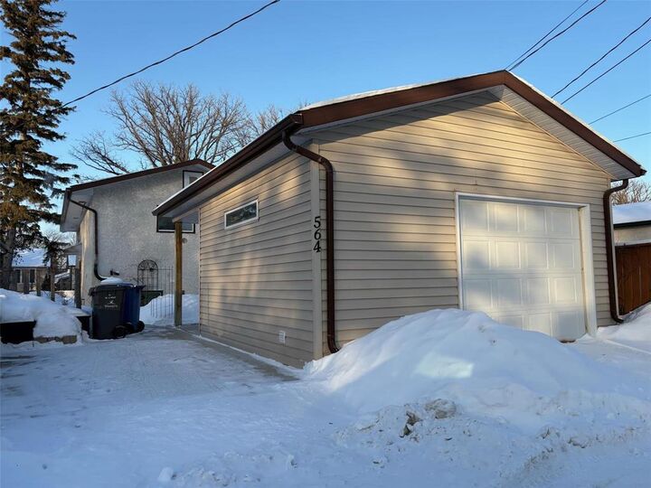 Property Photo:  564 Deniset Street  MB R2J 0P3 