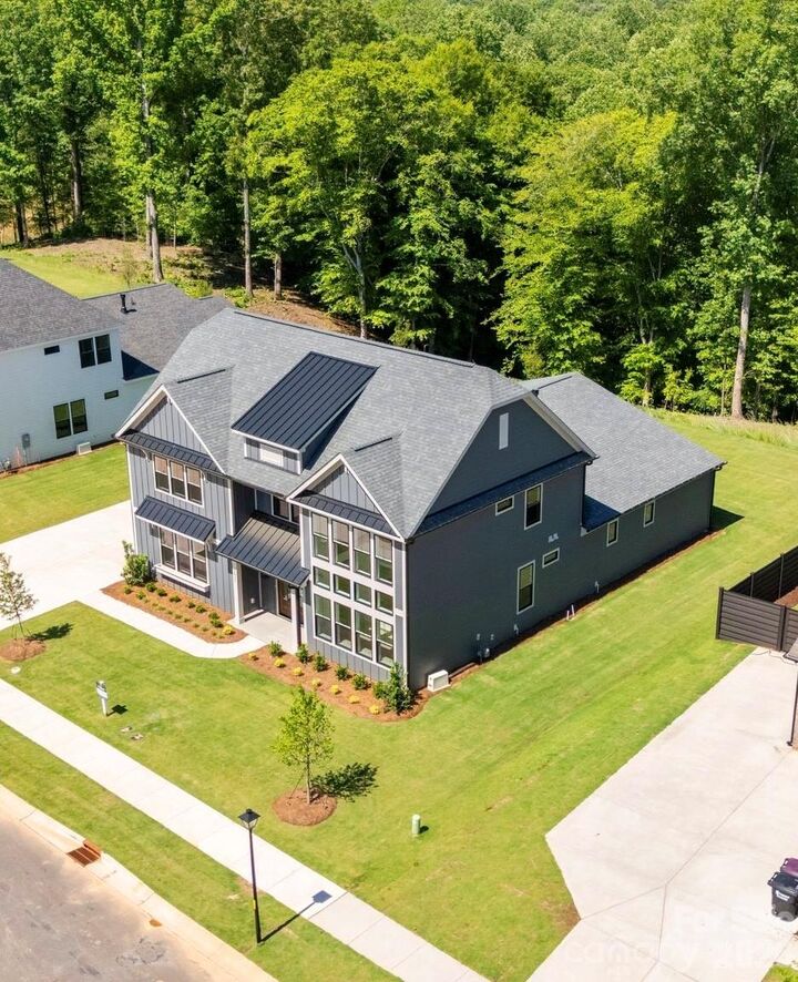 Property Photo: 1021 Courtney Lane 17 NC 28173