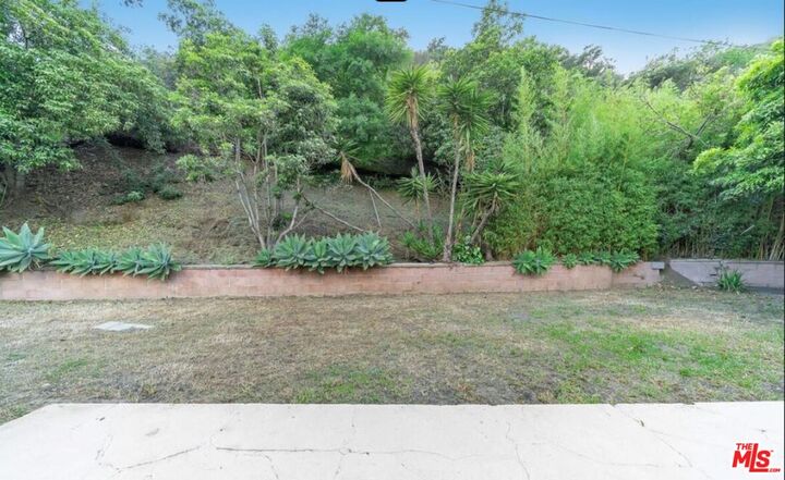 Property Photo:  1555 San Ysidro Dr  CA 90210 