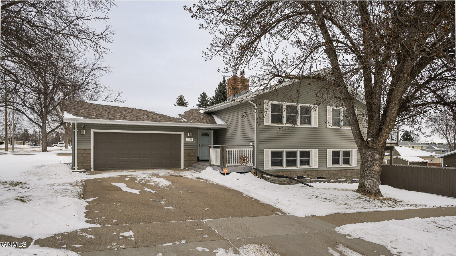 Property Photo:  2106 Kennedy Avenue  ND 58501 