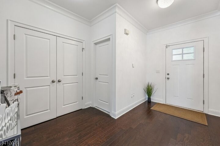 Property Photo:  15 Pansy Ct  NJ 08873 