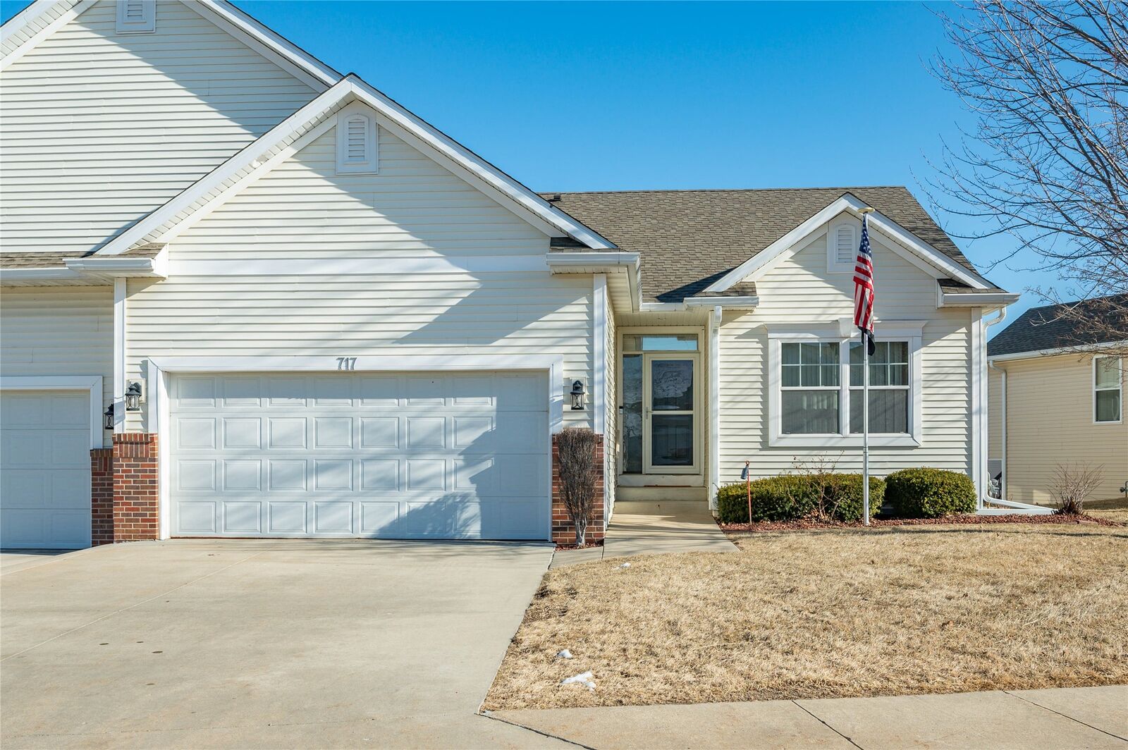 Property Photo: 717 SE Waterview Circle IA 50263