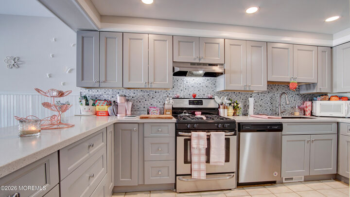 Property Photo:  274 N Bath Avenue  NJ 07740 