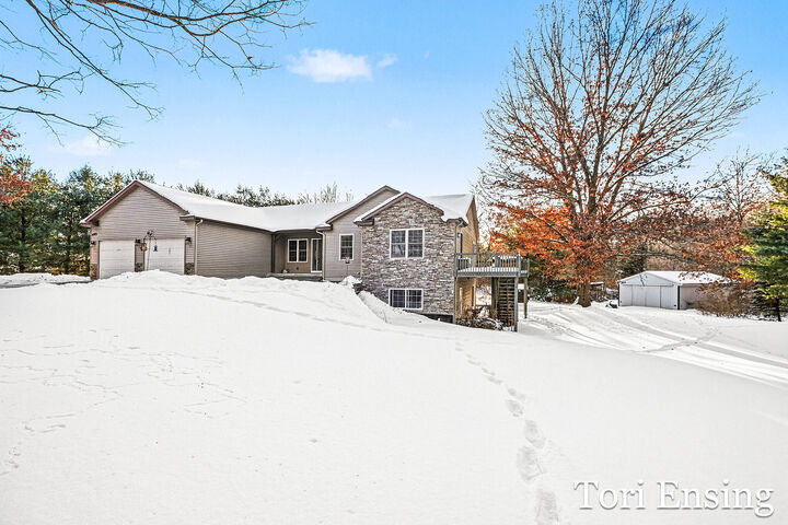 Property Photo:  8893 Lake View Drive  MI 48865 