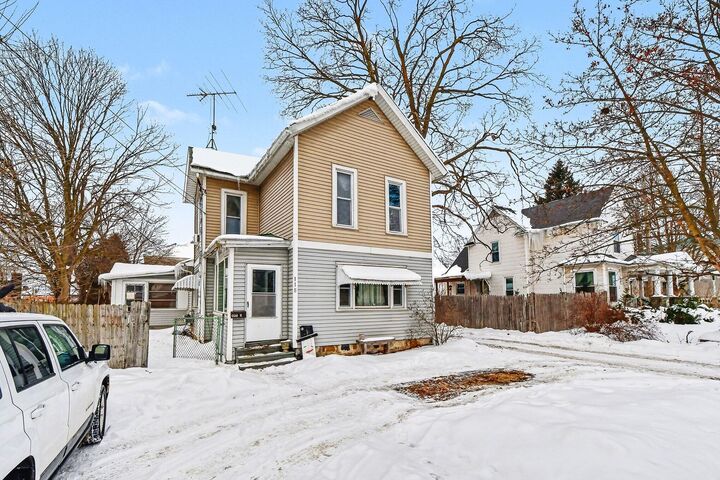 Property Photo:  118 N Hudson Street SE  MI 49331 