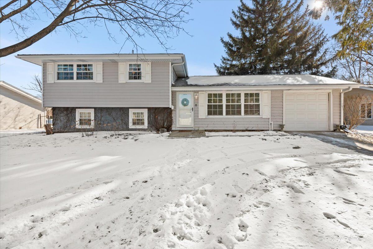 Property Photo: 1309 Radcliffe Lane IL 60193