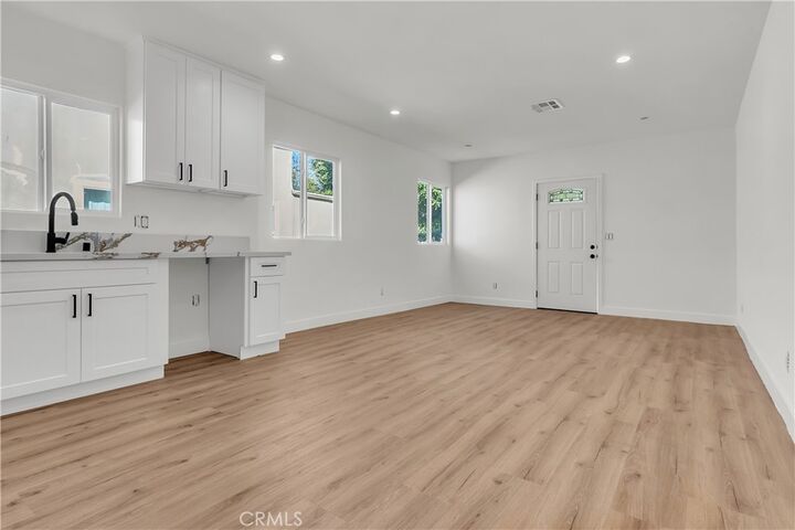 Property Photo:  3918 W 28th  CA 90018 