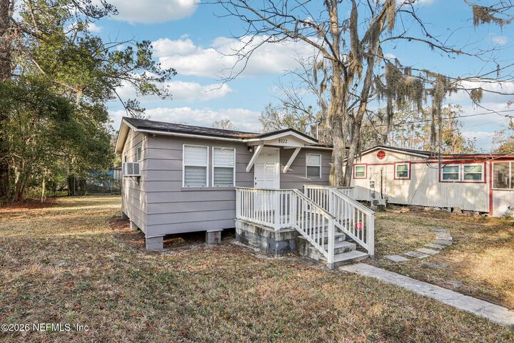 Property Photo: 8022 Pipit Avenue FL 32219