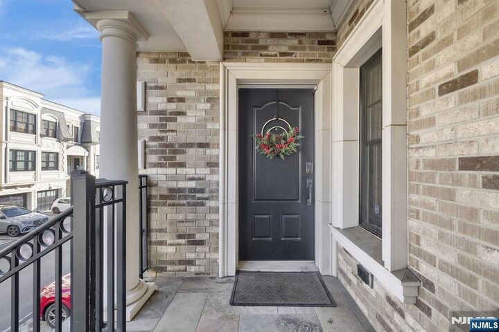 Property Photo:  44 Marquis Court 44  NJ 07020 