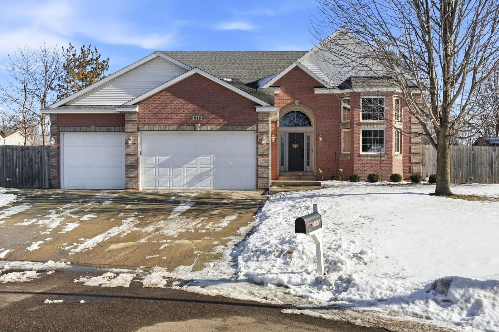 Property Photo:  915 Klyva Road SE  MN 55321 