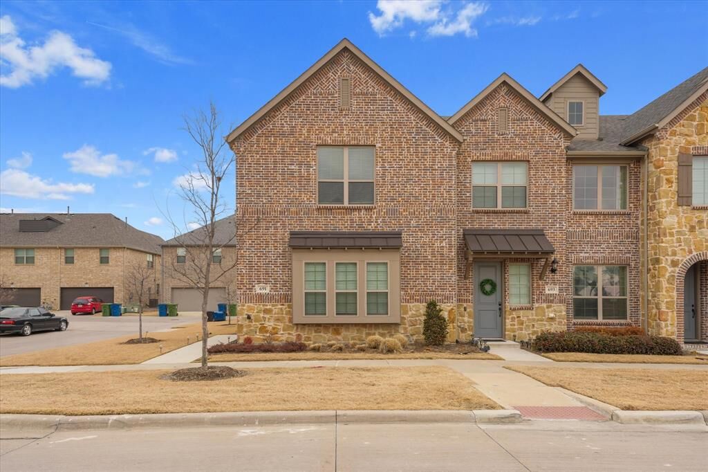 Property Photo:  691 Vista Oaks Road  TX 75067 