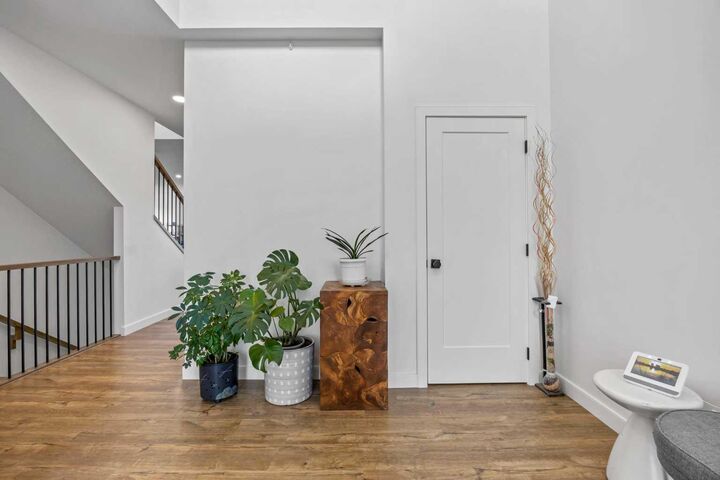 Property Photo:  656 Bayview Way SW  AB T4B 3N6 