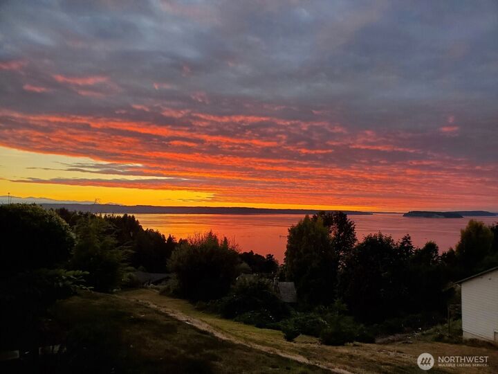 Property Photo:  4618  Seahurst Avenue  WA 98203 