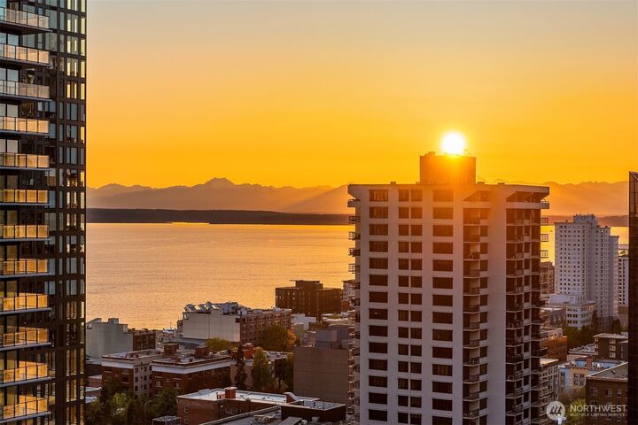 Property Photo:  1920  4th Avenue 2202  WA 98101 