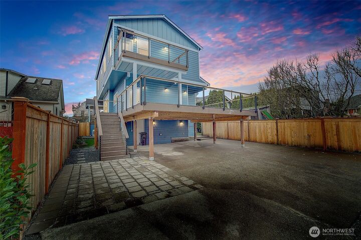 Property Photo:  7008  Linden Avenue N  WA 98103 