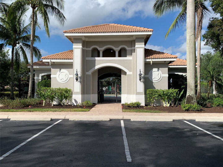 Property Photo:  9139 Citrus Isle Lane  FL 33467 