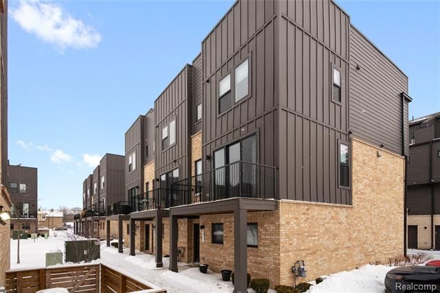 Property Photo:  1049 Hampton Circle 44  MI 48207 